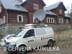 Přenosový vůz České televize u Perníkové chaloupky
